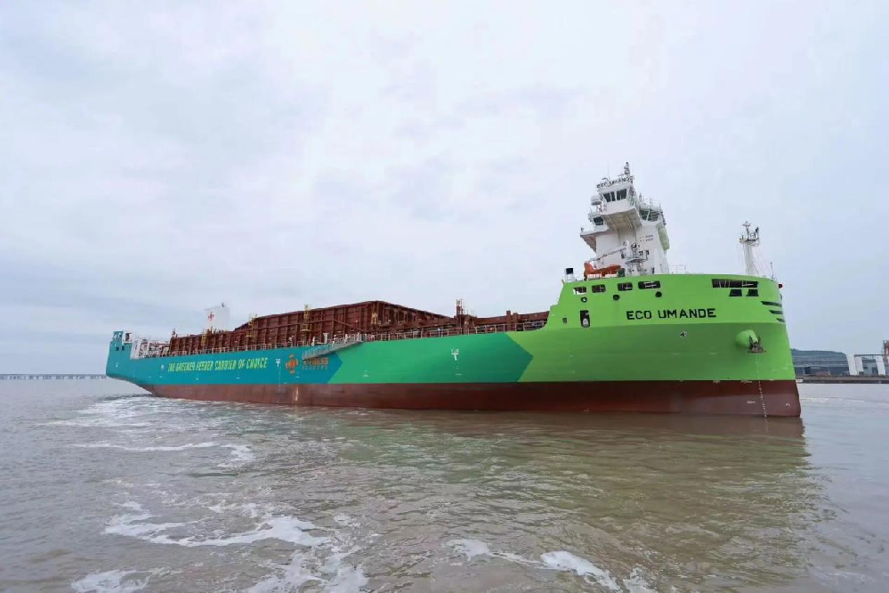 Successfully delivered! The world's first methanol dual-fuel converted container ship!