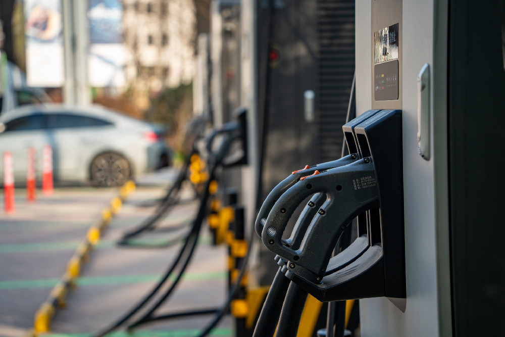 苏美达达天下平台 浪潮之上破局!美国新能源汽车出口的突围之路