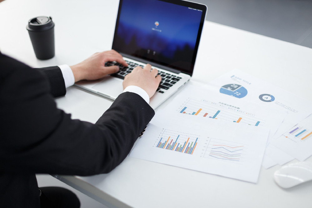 欧美贸易协议陷入僵局：欧洲议会暂停批准程序