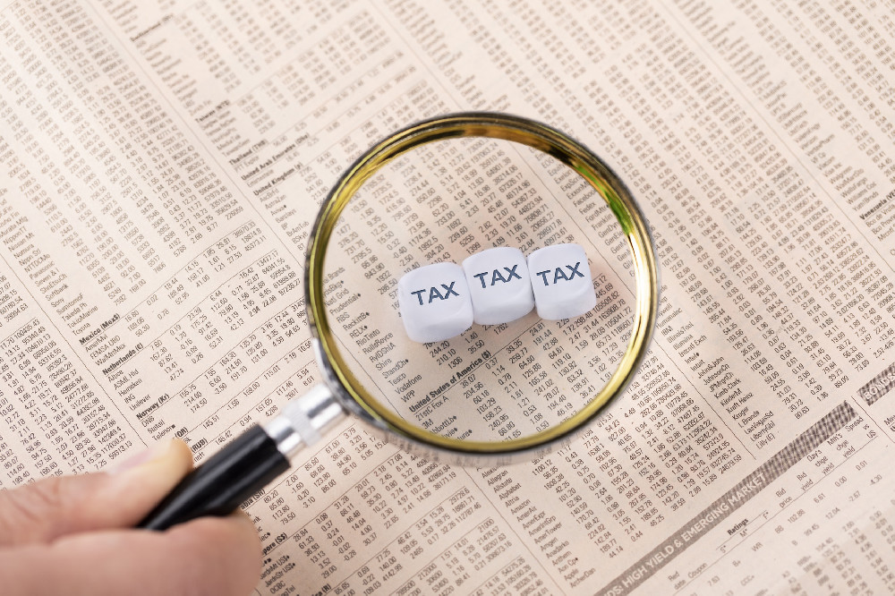 美国加征关税再升级：全球贸易链条下的隐性成本与艰难平衡