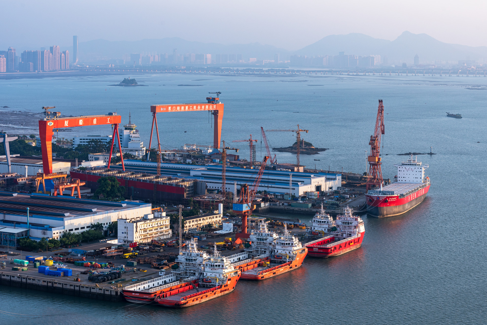 摄图网_501409890_厦门造船厂(企业商用).jpg